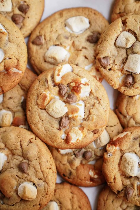 Peanut Butter S'mores Cookie Recipe Peanut Butter Smores Cookies, Smores Cookies Recipes, Campfire Dessert, Peanut Butter Smores, Smores Cookie, Christmas Cookies And Candy, Campfire Desserts, Smores Cookies, Cookie Dough Balls