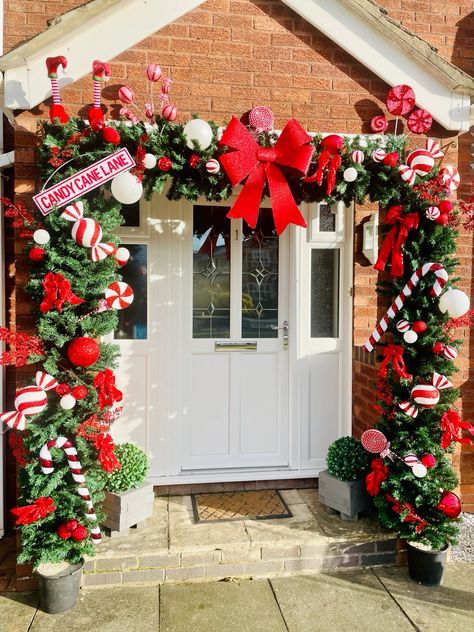 Christmas Candy Cane Lane Decorations, Candy Cane Decorations Outdoor Diy, Candy Cane Door Garland, Candy Cane Entrance, Candy Cane Christmas Outdoor Decorations, Candy Cane House Decorations Outdoor, Candy Cane House Outdoor, Candy Cane House Decorations, Candy Cane Lane Outdoor Decorations