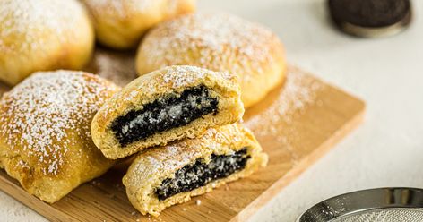 Air Fryer OREOs - PinkWhen Air Fryer Oreos, Deep Fried Oreos, Fudge Dessert, Air Fryer Recipes Dessert, Monster Cookies Recipe, Fried Oreos, Sweet Dips, Oreo Recipes, Air Fryer Dinner Recipes