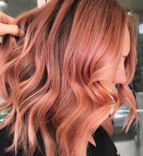 Peachy Hair Color, Peachy Pink Hair, College Hair, Balyage Hair, Peach Hair Colors, Blonde Shades, Coral Hair, Aqua Net, Hair Color Rose Gold