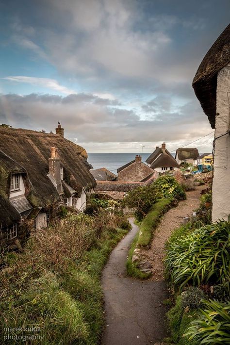 Cadgwith, Cornwall https://www.facebook.com/marek-kulpa-photography-897420127032167/photos_stream Old Village, Cornwall England, Voyage Europe, England And Scotland, Destination Voyage, Ireland Scotland, England Travel, English Countryside, British Isles