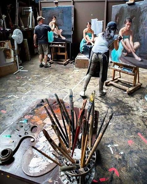 Study Painting, Florence Academy Of Art, Painters Studio, Art Studio Space, Art Studio Design, Artistic Space, Easels, My Art Studio, Realistic Paintings