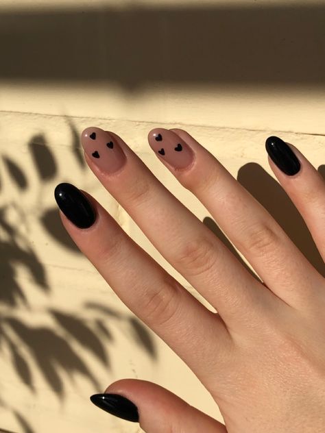 Black Nail Paint Ideas, Simple Nail Designs Dark, Short Nails Inspo Black, Black Simple Nail Designs, Black Nail Ideas Short, Dark Short Nails Ideas, Black Nail Extensions, Break Up Nails, Dark Colour Nails Designs