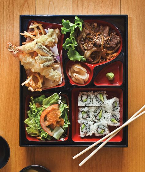 Sushi Bento Box Aesthetic, Lunch Box Aesthetic, Bento Sushi, Kotak Bento, Bento Box Recipes, Boxed Lunch, Japanese Food Bento, Bento Ideas, Japanese Bento Box