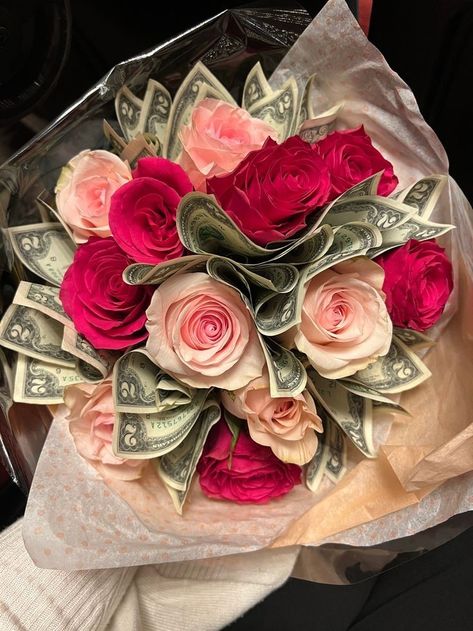 Best Friend Bouquet, Money Wrapped Roses, Roses Wrapped In Money, Rose With Money Bouquet, 20 Dollar Gift Ideas, Money And Flower Bouquet, Custom Flower Bouquet, Money Roses Bouquet Dollar Bills, Roses With Money Wrapped Around