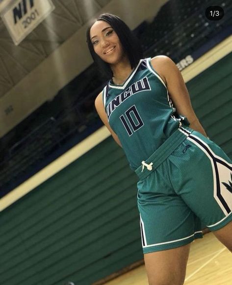 Girls Basketball Clothes, Girls Athletic Outfits, Basketball Girls Outfits, Modest Workout Clothes, Women Athletes, Basketball Uniforms Design, Basketball Clothes, Basketball Uniforms, Birthday Girl Outfit