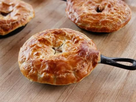 Ree Drummond's Beef Pot Pies Recipe from Food Network - easy recipe if you use leftover beef stew Beef Pot Pie Recipe, Beef Pot Pie, Ree Drummond Recipes, Beef Pot Pies, Beef Food Recipes, Frito Pie, Pioneer Woman Ree Drummond, Pot Pie Recipe, Meat Pies