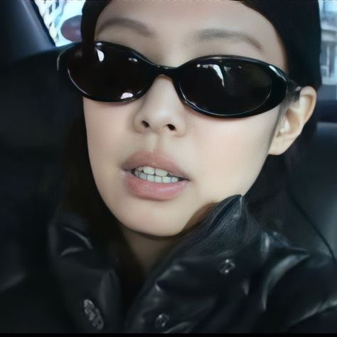 Jennie Kim Sunglasses, Kpop Glasses, Jennie Remini Icon, Korean Sunglasses, Remini Icon, Ruby Jane, Maternity Chic, Black Glasses, Neon Fashion