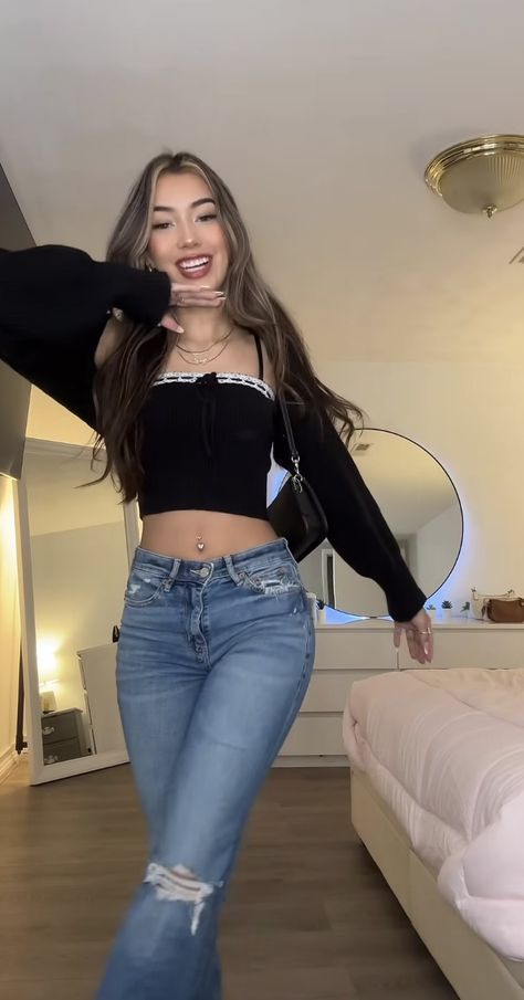 Sikkim Outfit, Lean Ortiz Outfits, Lean Ortiz, Black Top And Jeans Outfit, Latina Fashion Outfits, Outfit Inspo Casual, Casual Day Outfits, Cute Outfits For School, Cute Swag Outfits