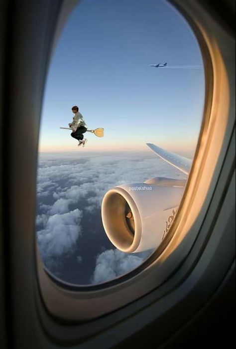 Airdrop Pictures Funny Airplane, Funny Airdrop Photos Airplane, Funny Plane Pictures, Plane Reaction Pic, Funny Airplane Pictures, Things To Airdrop People On A Plane, Flying Person, Airplane Meme, Plane Memes