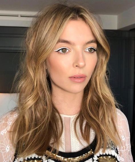 These are the coolest ways to wear white eyeliner   #beauty #makeup #beauty #whiteeyeliner #eyeliner White Eyeliner Looks, Spring Makeup Trends, Laura Mercier Tinted Moisturizer, High Cheekbones, White Eyeliner, White Liners, Jodie Comer, Top Makeup Products, Ombré Hair