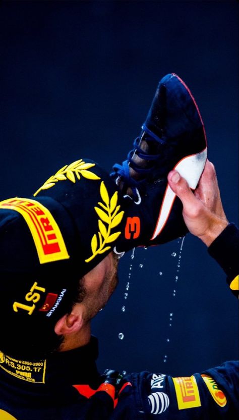 Daniel Ricciardo Red Bull, Formula 1 Iphone Wallpaper, Ricciardo F1, F1 2023, Red Bull F1, Golden Shoes, Auto Racing Events, Shoes Wallpaper, Mclaren Formula 1