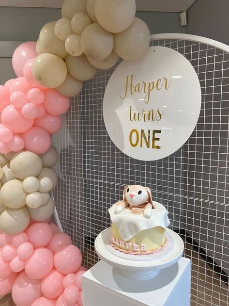 Harper's first birthday was made complete by this gorgeous Clover cake and matching cookies. They even made the dummy tether, chefs kiss! Riff Raff Cake, Riff Raff, 1st Birthday, First Birthdays, Chef, Birthday Party, Cake, Birthday