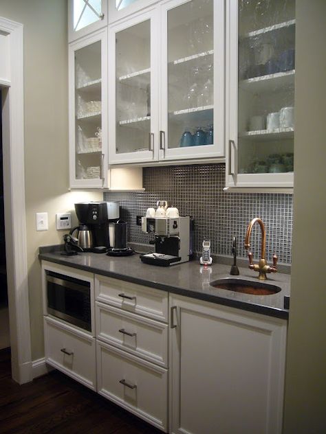 Coffee Bar With Sink, Coffee Bar Built In, Bar With Sink, Coffee Bar Decorations, Beverage Bars, Home Coffee Bar Ideas, Cafe At Home, Bars In Kitchen, Beautiful Pantry