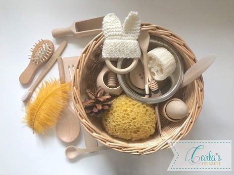 Star Sensory, Baby Treasure Basket, Sensory Basket, Infant Toddler Classroom, Montessori At Home, Montessori Environment, Treasure Basket, Heuristic Play, Natural Objects