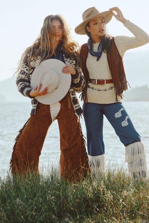 Modern Cowgirl Outfits, Rodeo Outfit Ideas, Look Cowgirl, Cowboy Shoot, Hygge Fashion, Cowgirl Photoshoot, Classic Cowgirl, Western Costume, Western Wardrobe