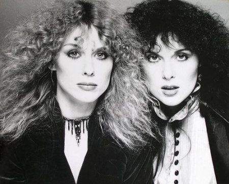 Heart - 80's Nancy Wilson Heart, Wilson Sisters, Ann Wilson, Nancy Wilson, Heart Band, Women Of Rock, Sisters By Heart, We Will Rock You, Heart Pictures