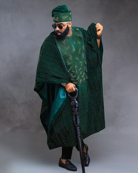 🇳🇬 @godwon_couture 🇳🇬 Tap to shop #Newin; Emerald green Agbada 🧳🔥 —— This agbada is designed with green rhinestone with a touch of gold rhinestone. Perfect for any occasion, it blends tradition with a modern twist Model: @iamvjadams Shop Now!🛒 #tgif #godwoncouture #agbada #formen #mensagbada #traditionalsuit #anka #ankamarketplace || #africanfabrics || #afrikrea || #africanstyle || #dashiki || #ankara || #ankaraclothing || #afro || #afrofashion || #africanfashion ||#blackfashion || #anka... Nigerian Men Fashion Traditional Wedding, Green Agbada, Ugo Monye, Agbada Styles Men, 40th Photo Shoot, Agbada Outfit, Agbada Design, Men Kaftan, Nigerian Traditional Wedding