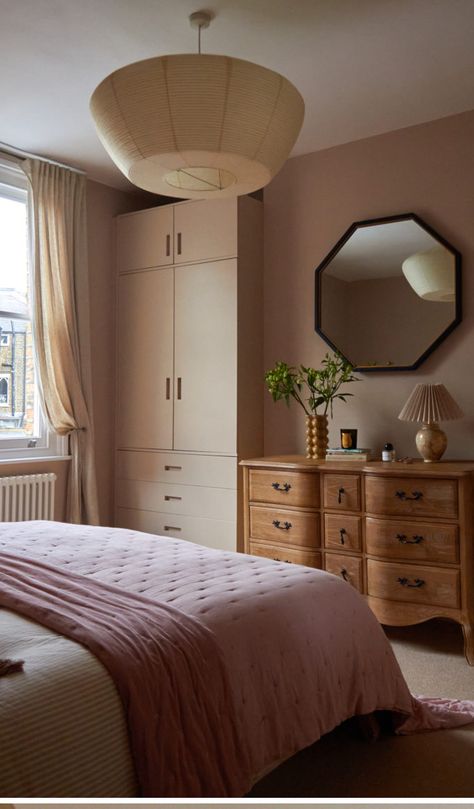 3 Bed Semi Detached House Interior, London Bedroom Aesthetic, Adult Pink Bedroom Ideas, Pink And Wood Bedroom, Garden With Decking, Victorian Terrace Bedroom, Adult Pink Bedroom, Edwardian House Interior, Limestone Steps