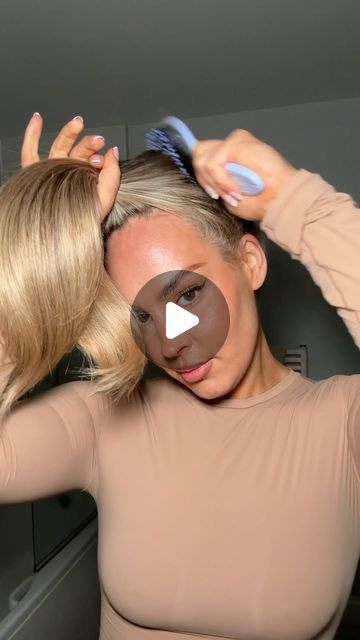 Minnie Faye Rayment on Instagram: "Heatless blowout ✨ currently doing this one every night 
@overnightblowout grande rod from their anniversary collection (code MINNIE10 for £ off)
-
-
-
-
#heatlesscurls #overnightblowout #overnightheatlesscurls #heatlesscurltutorial #hairinspo #hairtutorial #hairhacks #overnightblowoutresults #heatlesshair" Heatless Curls Overnight Volume, Heatless Curls Tutorial, Heatless Curls Overnight, Heatless Hairstyles, Heatless Curls, Hair Tutorials For Medium Hair, Hair Tutorials, Medium Hair, Hair Hacks