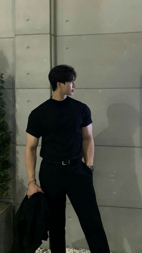 Men Model Reference, Tall Masculine Men, Rich Men Casual Outfits, Outfits Aesthetic Men Black, Standing Pose For Men, Bad Boy Outfits Men, Black Shirt Outfit Men Aesthetic, Korean Bad Boy Outfit, Bad Guy Style