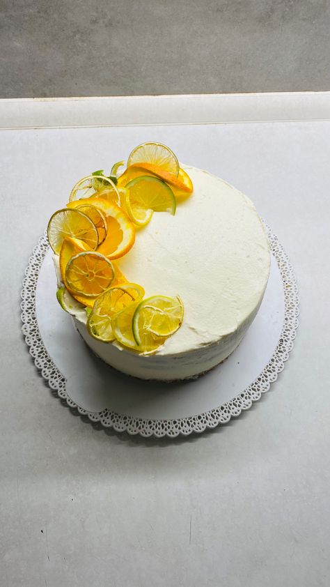 Orange Slice Cake Decoration, Lime Cake Decoration, Orange Cake Design, Orange Slice Cake, Lemon Lime Cake, Lime Wedding, Cake Pic, Cake Slices, Lime Cake