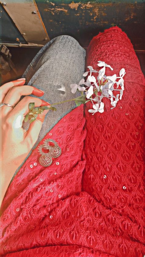 Red Kurti Aesthetic, Chikankari Kurti With Jeans Aesthetic, Red Kurti With Jeans, Kurti Jeans Aesthetic, Red Kurti Outfit, Chikankari Kurti Aesthetic, Kurti Aesthetic Insta Story, Chikankari Kurti With Jeans, Kurti Pics