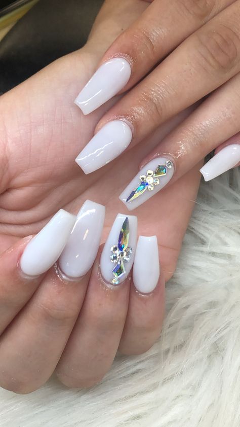 Stone Nails Acrylic, Nail Diamonds Ideas, Solid Color Nails With Rhinestones, Stones Nails Design, Gems On Nails Ideas, Nail Designs Stones, White Nails With Gems Rhinestones, Acrylic Nail Designs With Gems, Nail Inspo Diamonds