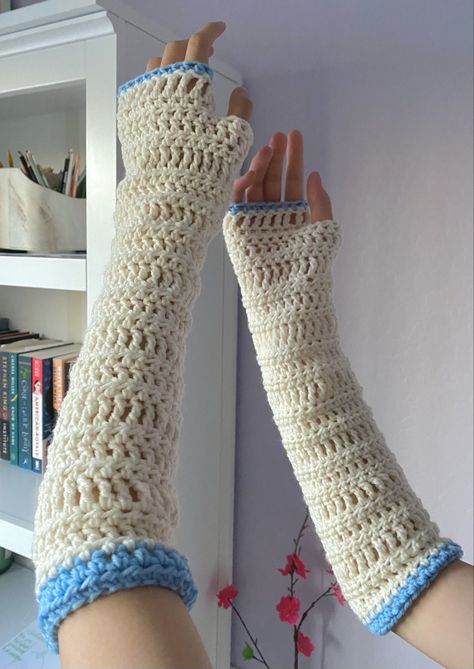 Crochet Arm Warmers Aesthetic, Crochet Leg Warmers Aesthetic, Handwarmers Outfits Aesthetic, Arm Warmer Outfits, Crochet Pfp, Arm Warmers Aesthetic, Coquette Crochet Ideas, Crochet Aesthetic Wallpaper, Arm And Leg Warmers