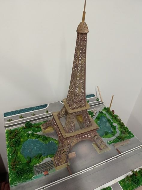 Eiffel Tower History, Eiffel Tower Model, Paris Buildings, Male Art Men, Paris Tower, Tower Models, Tire Art, Gustave Eiffel, Interior Design Student