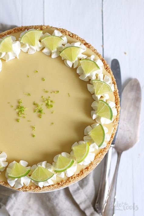 Classic Key Lime Pie Recipe, Gluten Free Key Lime Pie, Creamy Key Lime Pie, Key Lime Pie Easy, Key Lime Pie Recipe, Homemade Graham Cracker Crust, Lime Pie Recipe, Keylime Pie Recipe, Homemade Graham Crackers