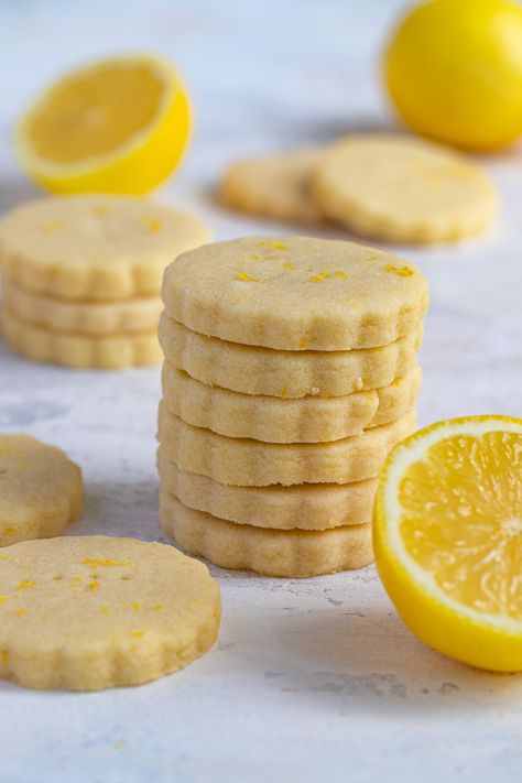 Lemon Shortbread Cookies Recipe - Bakes by Brown Sugar Bbq Dessert, Lemon Biscuits, Shortbread Cookies Easy, Lemon Shortbread, Lemon Shortbread Cookies, Lemon Bar, Shortbread Cookie Recipe, Biscuits Easy, Buttery Cookies