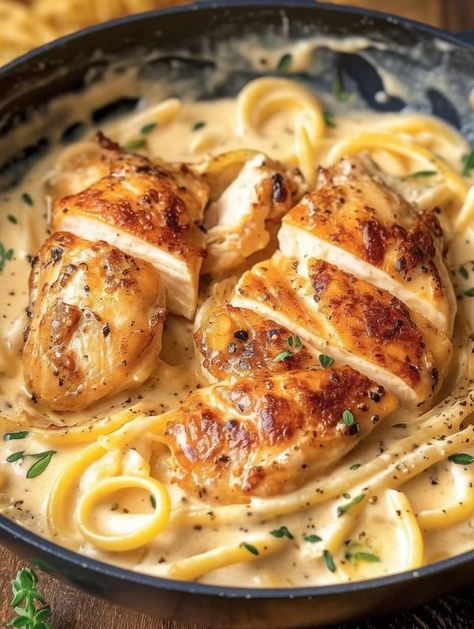 Ina Garten 🥧🍜 | Creamy Chicken Pasta 🍝🍗 | Facebook Chicken Alfredo Sauce, Homemade Chicken Alfredo, Chicken Alfredo Fettuccine Recipe, Panini Recipes Chicken, Chicken And Pasta, Chicken Fettuccine Alfredo, Chicken Shawarma Recipe, Resep Pasta, Chicken Fettuccine