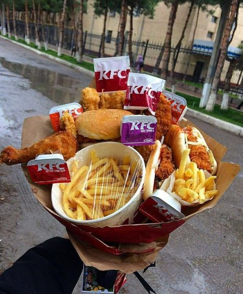 Fast Food Bouquet, Churro Bouquet, Bouquet Of Food, Kfc Bouquet, Food Flowers Bouquet, Food Boquets, Chicken Bouquet, Kfc Food, Food Bouquet