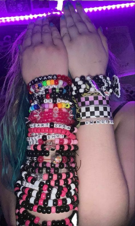 Kandi Cuff Ideas, Scene Bracelets, Scene Kandi, Bracelets Kandi, World Of Wearable Art, Pulseras Kandi, Kandi Cuffs, Diy Kandi Bracelets, Pony Bead Bracelets