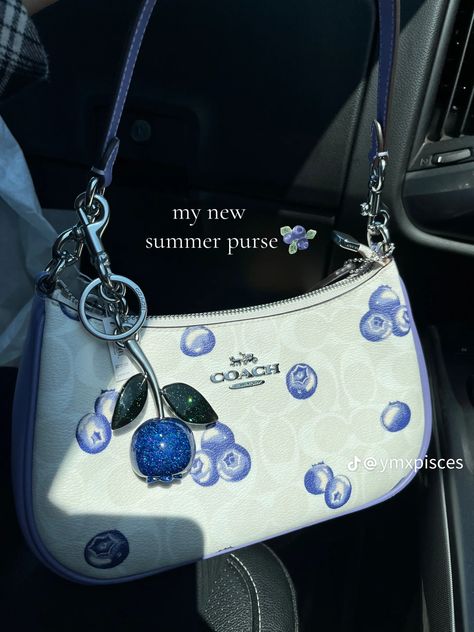 Blueberry Coach Bag, Purses And Bags Trendy, Coach Blueberry Bag, Coach Purses Aesthetic, Taschen Aesthetic, Coach Purse Aesthetic, Coach Bag Aesthetic, Coach Bags Handbags, Purse Decor