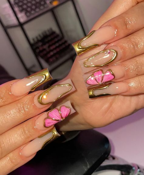 Nail Art On Chrome Nails, Gold And Pink Nail Designs, Birthday Inspo Nails, Birthday Nails Glam, Abstract Chrome Nails, Gold Nails Acrylic Short, Pink Inspo Nails, 2024 Nails Design, Crome Nails Designs