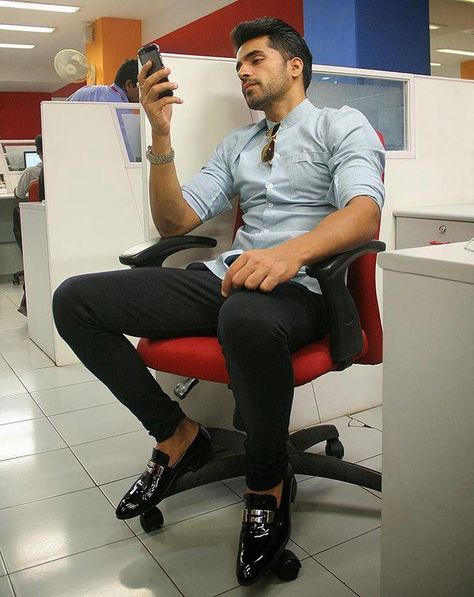 #Biggboss8  Winner #Gautamgulati  At Rediff Office  http://www.bollywood.report/p/1701?utm_source=feed … Gautam Gulati, Mens Fashion Inspiration, Varun Dhawan, Men Style Tips, The Live, Breaking News, Sign Up, Style Inspiration, Entertainment