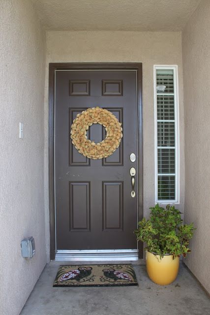 Spray Paint the Front Door! Door Colors For White House, Paint Exterior Door, Door Paint Design, Front Door Color Ideas, Paint Front Door, Outdoor Ideas Backyard, Door Color Ideas, Door Painting Ideas, Front Doors Uk