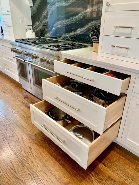 Kitchen Cabinet Layout, Desain Pantry, Kitchen Base Cabinets, Kitchen Cabinet Drawers, Kitchen Drawer Organization, Drawer Design, Kitchen Inspiration Design, Pantry Design, Kitchen Drawers