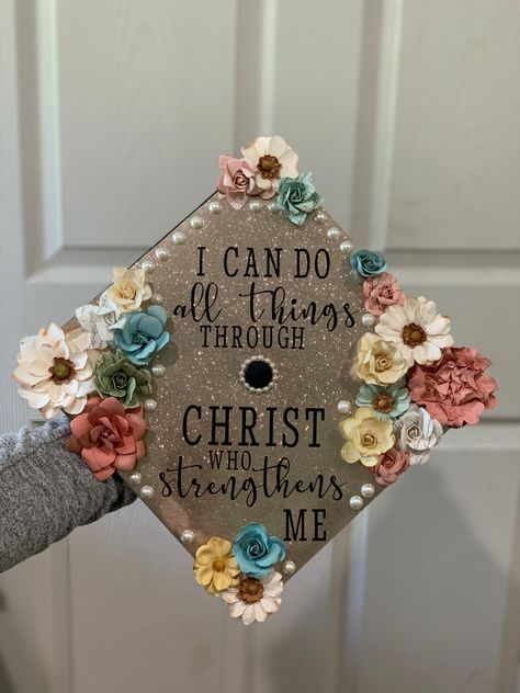 Cross Country Graduation Cap Ideas, Philippians 4:13 Graduation Cap, Graduation Cap Designs For Someone In Heaven, Diy Graduation Cap Designs, Godly Graduation Caps, Fnp Graduation Cap Ideas, Biblical Graduation Caps, Undergraduate Cap Ideas, Jesus Graduation Cap