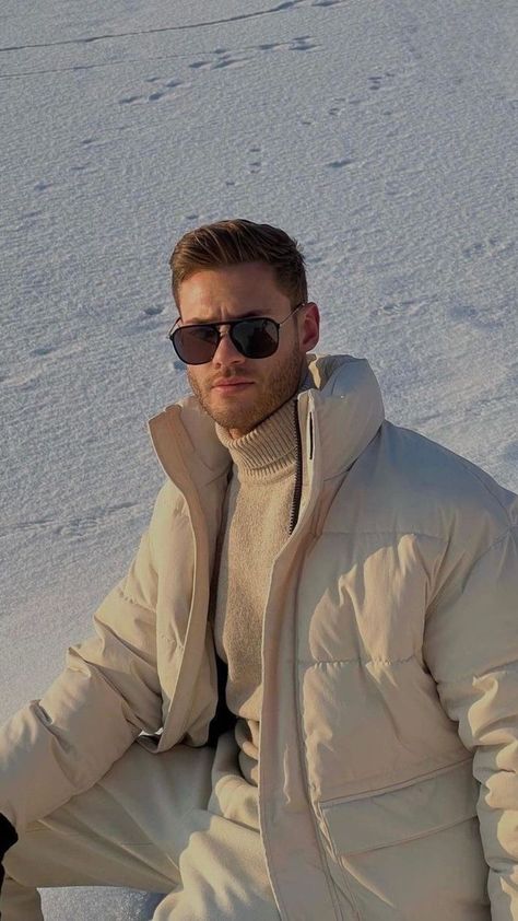 Snow Outfit Men, Ski Fashion Men, Ski Outfit Men, Winter Fashion For Men, Ski Trip Outfit, Winter Outfits Snow, Winter Travel Outfit, Preppy Men, Outfits Hombre