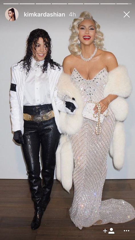 Kardashian Halloween Costume, Look Disco, Best Celebrity Halloween Costumes, Kim Kardashian Dresses, Kim And Kourtney, Celebrity Costumes, Celebrity Halloween Costumes, Fantasias Halloween, Kardashian Style