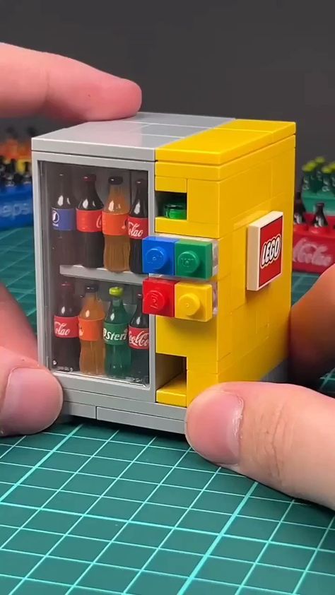 Massimo on X: "Working LEGO soda vending machine [📹 BRIKLE - Lego Instructions] https://t.co/eEBWTz8wY5" / X Mini Vending Machine, Soda Vending Machine, Lego Machines, Lego Kits, Soda Machines, Lego Marvel Super Heroes, Lego Mini, Color Wallpaper Iphone, Lego Craft