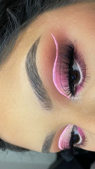 Rose Eyeshadow Looks, Eye Makeup Valentines Day, V Day Makeup Looks, Valentines Makeup Look, Eyeshadow Looks Valentines Day, Cute Valentines Day Makeup Looks, Cute Valentines Makeup Ideas, February Eyeshadow Looks, Pink Valentines Makeup