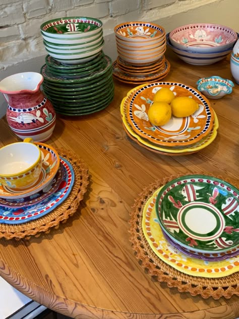 Italian Plates Aesthetic, Dining Sets Plates, Kitchen Plates Aesthetic, Boho Italian Decor, Aesthetic Dinner Plates, Plate Arrangement On Table, Italian Summer Kitchen, Funky Plates And Bowls, Italy Kitchen Aesthetic