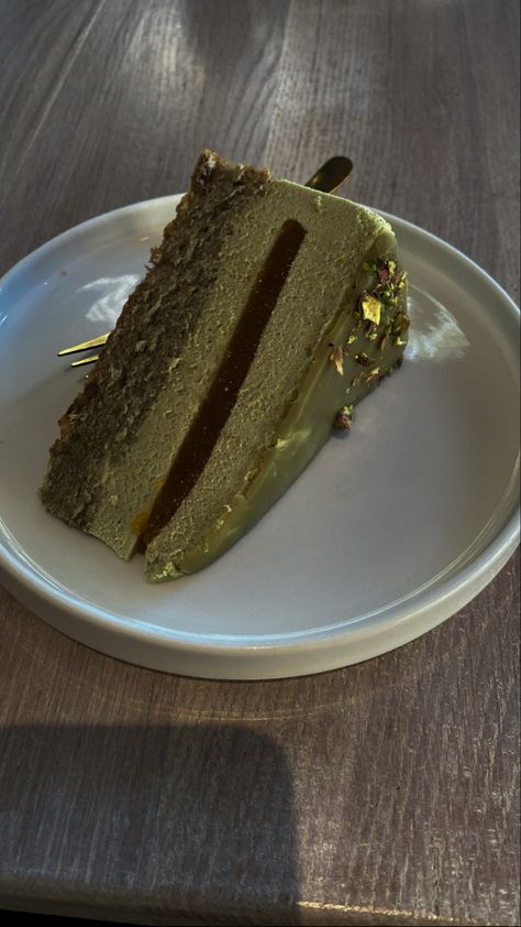 Pistachio Dessert Aesthetic, Pistachio Cake Aesthetic, Pistacchio Aesthetic Food, Pistacchio Aesthetic, Mousse Cake Aesthetic, Matcha Cake Aesthetic, Pistachio Mousse Cake, Pistachio Aesthetic, Green Dessert