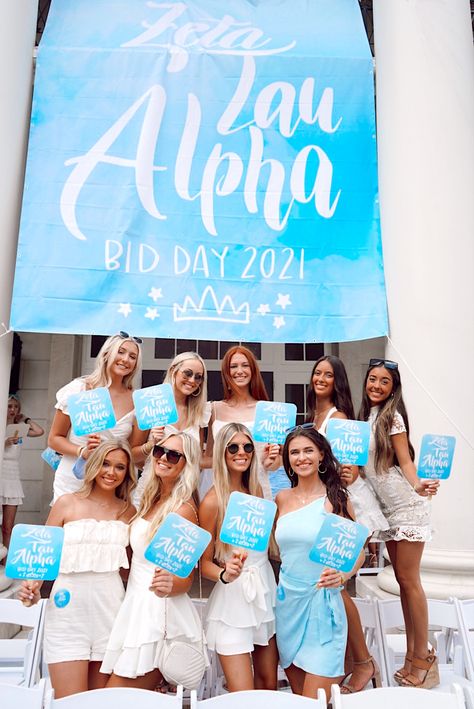 Alabama Rush, Alabama Sorority, Bama Rush, Recruitment Ideas, Pro Football Teams, Sorority Bid Day, Bid Day Themes, Go Greek, Pi Phi