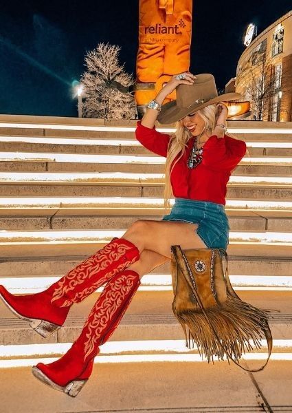 Western Bar Outfit, Country Concert Outfit Ideas, Concert Look, Nfr Outfits, Closet Redo, Cowgirl Style Outfits, Hat Jewelry, Cowboy Baby, Concert Outfit Ideas