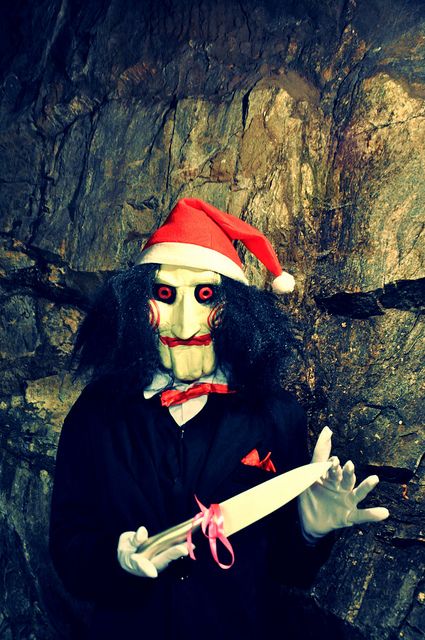 Merry Christmas from Jigsaw and Billy! Scary Christmas, Horror Photos, Christmas Horror, Creepy Christmas, Dark Christmas, Creepy Pictures, Very Scary, Fright Night, Holiday Pictures